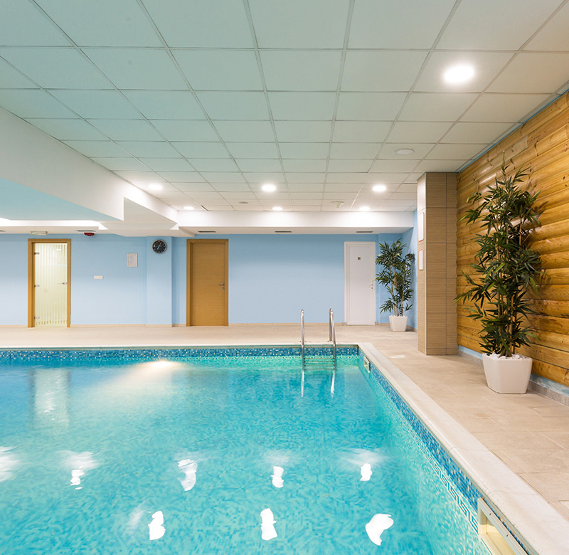 Construção de piscinas interiores e exteriores